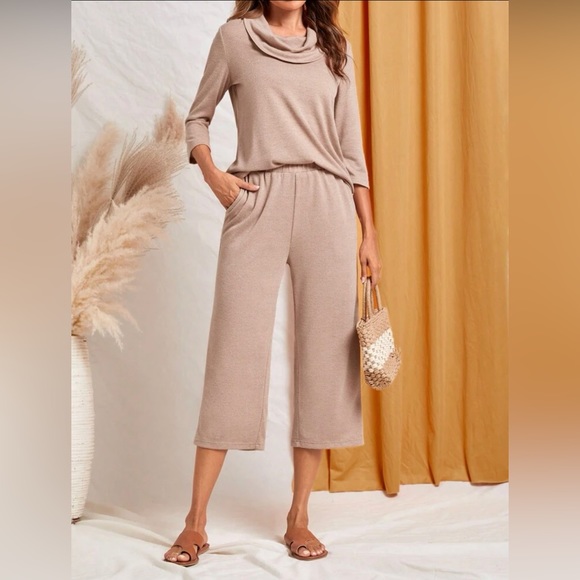 Draped Collar Tee & Capris Pants *NEW* - Picture 1 of 5